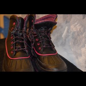 Nike ACG Shoes - Black & Pink Nike ACG Woodside II GS Boys Size 6 Nike ACG Shoes - Black & Pink Nike ACG Woodside II GS Boys Size 6